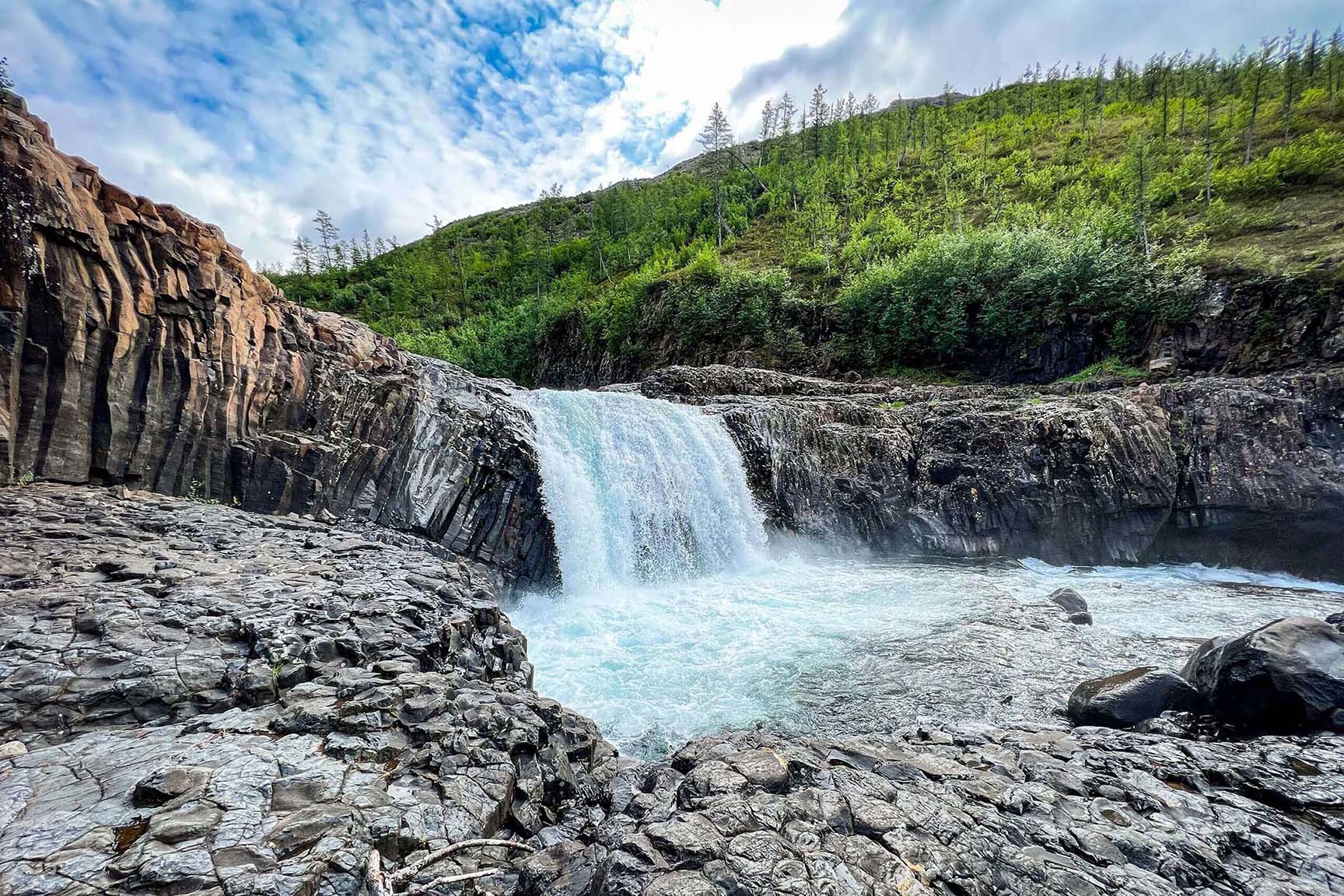 Тальниковый водопад плато Путорана